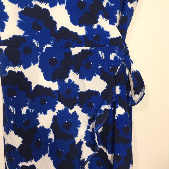 BANANA REPUBLIC WRAP FLORAL DRESS - Picture 7 of 16